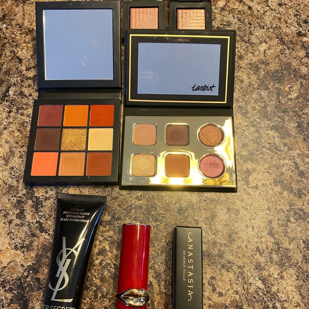 Eyeshadow and lipsticks